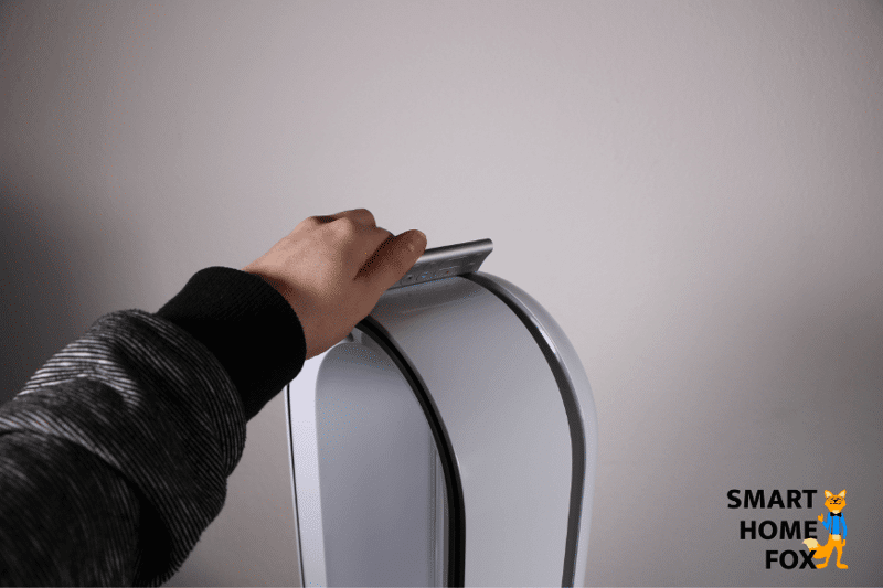 Magnetische Befestigung der Fernbedienung am Dyson Pure Hot + Cool HP04 Luftreiniger